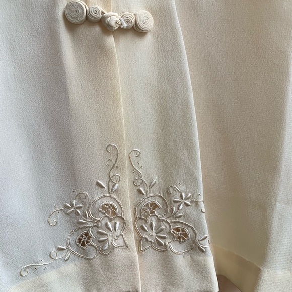 Vintage off White Open Work Hand Embroidered Asian Blouse - Picture 8 of 10